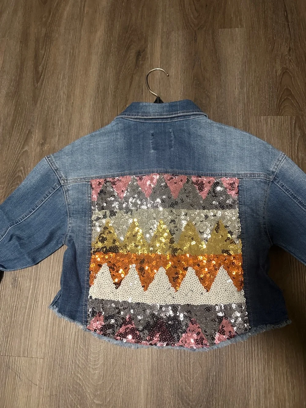 Truce Cropped Denim Jacket with Sequin Back size M - Picture 5 of 6